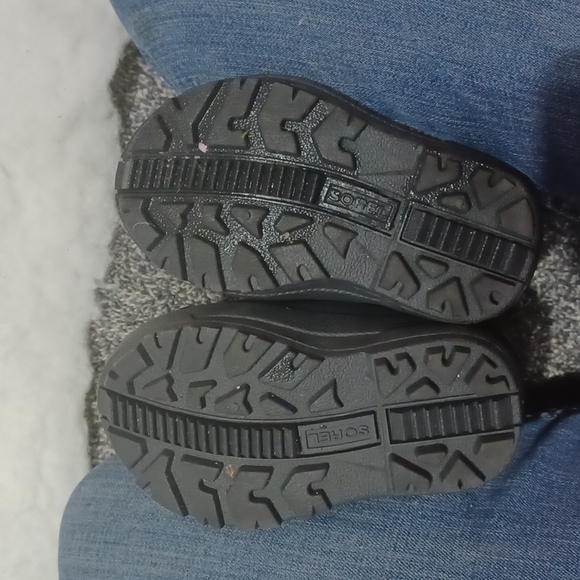SOREL snow boots. Youth sz. 6 - Picture 6 of 8